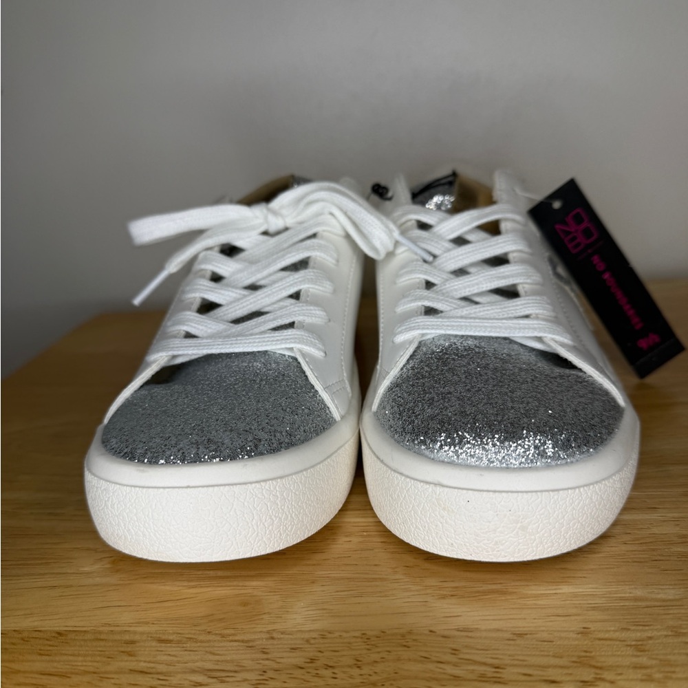 Size 9 1/2 NWT No Boundaries Low Star Sneaker - Picture 6 of 7